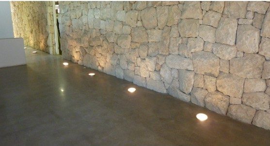 Retrofit Concrete Grinding with Integrated Lights in Slab Floor and Sandstone Feature Wall